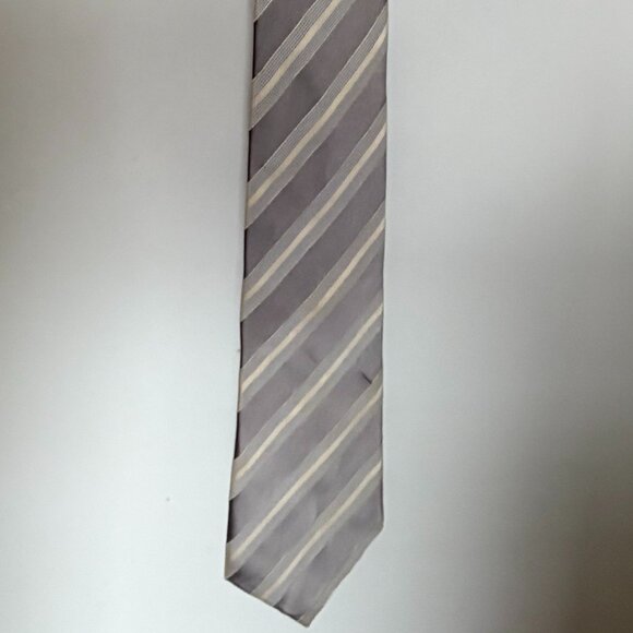 Donald J. Trump Signature Collection Neck Tie. 100% Silk. White, Gray, Gold - Picture 4 of 6